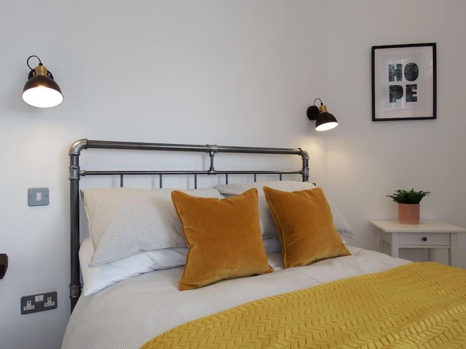 Newly Renovated Stunning Warehouse Apartment Bournemouth Exterior foto