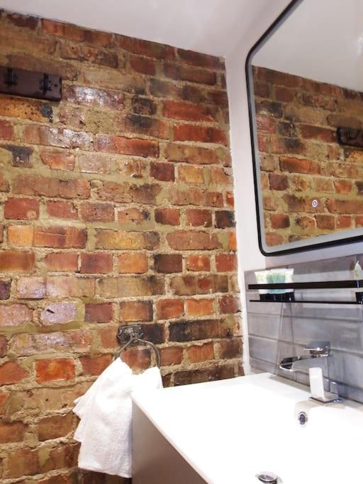 Newly Renovated Stunning Warehouse Apartment Bournemouth Exterior foto