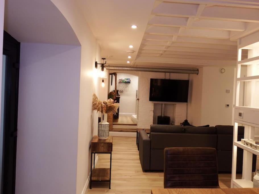 Newly Renovated Stunning Warehouse Apartment Bournemouth Exterior foto