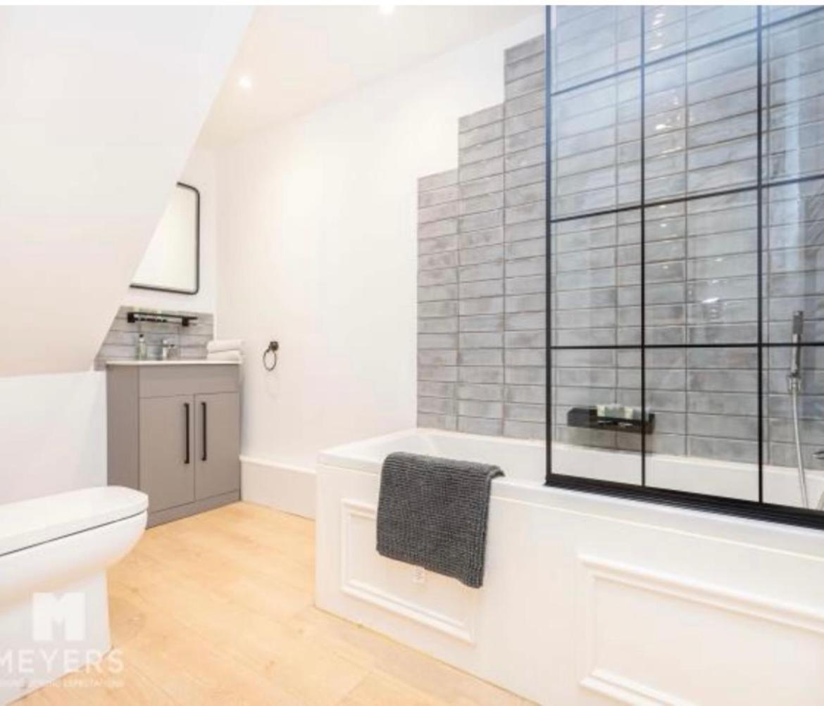 Newly Renovated Stunning Warehouse Apartment Bournemouth Exterior foto
